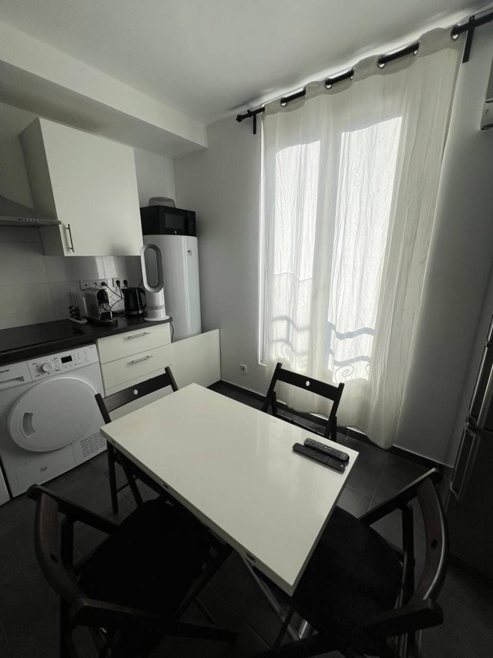 Nuit Blanche Apartment in Aubervilliers