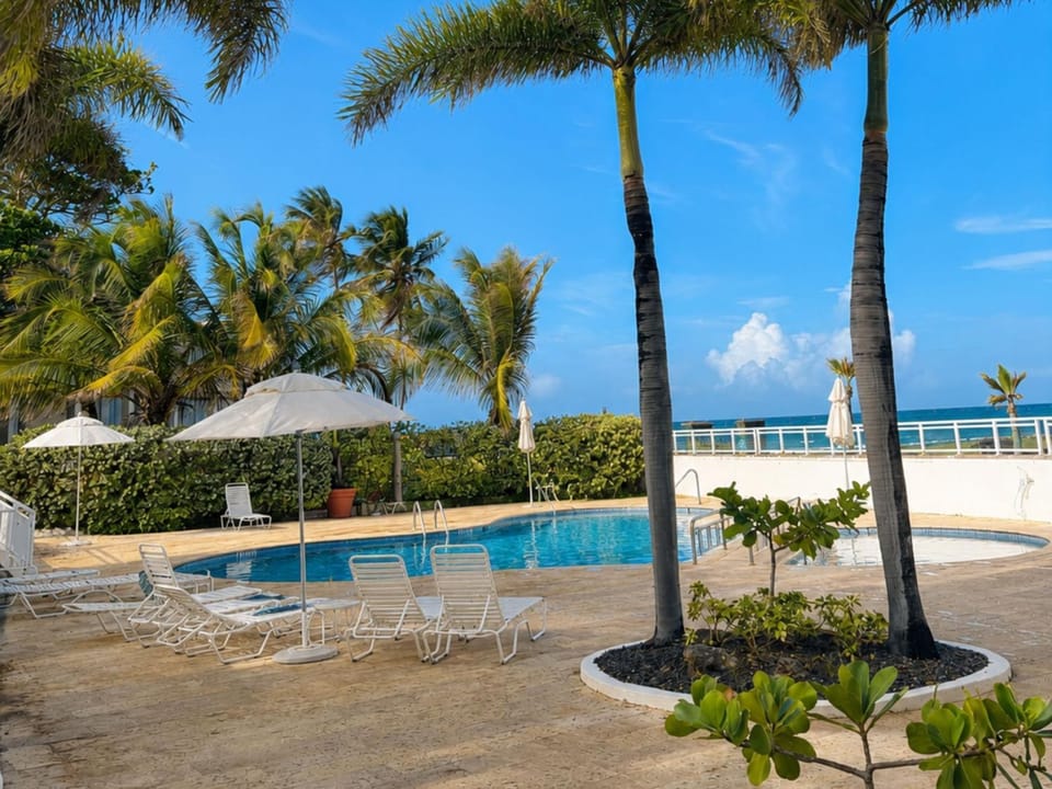 Son de Metro - Lagoon Luxe Retreat at Paseo Caribe Apartment in San Juan