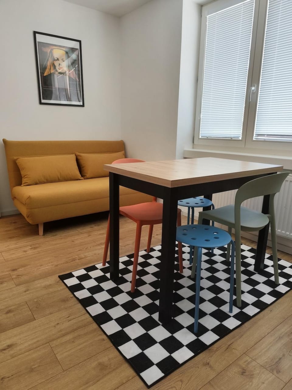 Seating area, Dining area