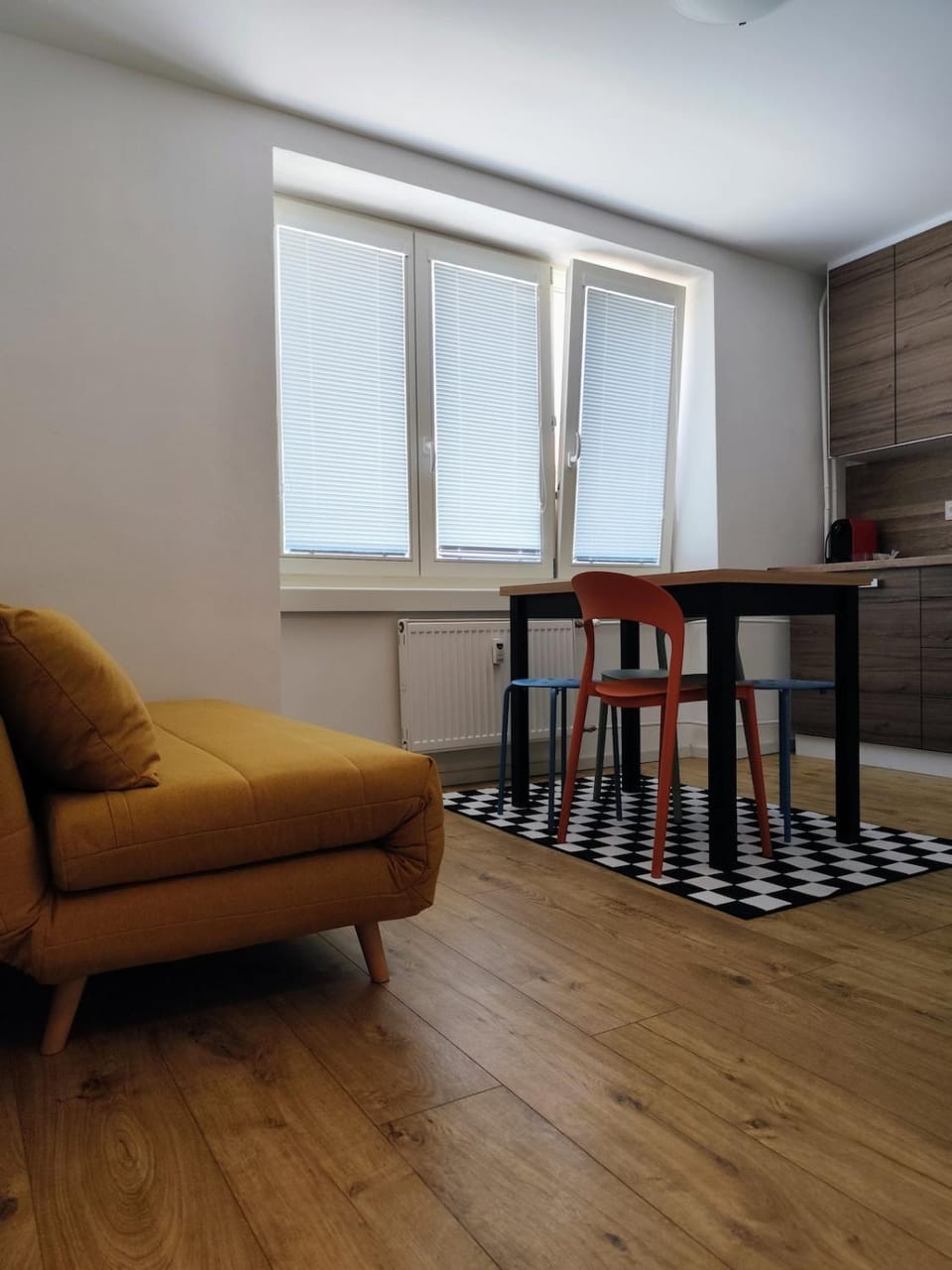 Seating area, Dining area