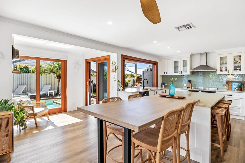 Waterfront Retreat in the heart of Mooloolaba House in Aldinga Place