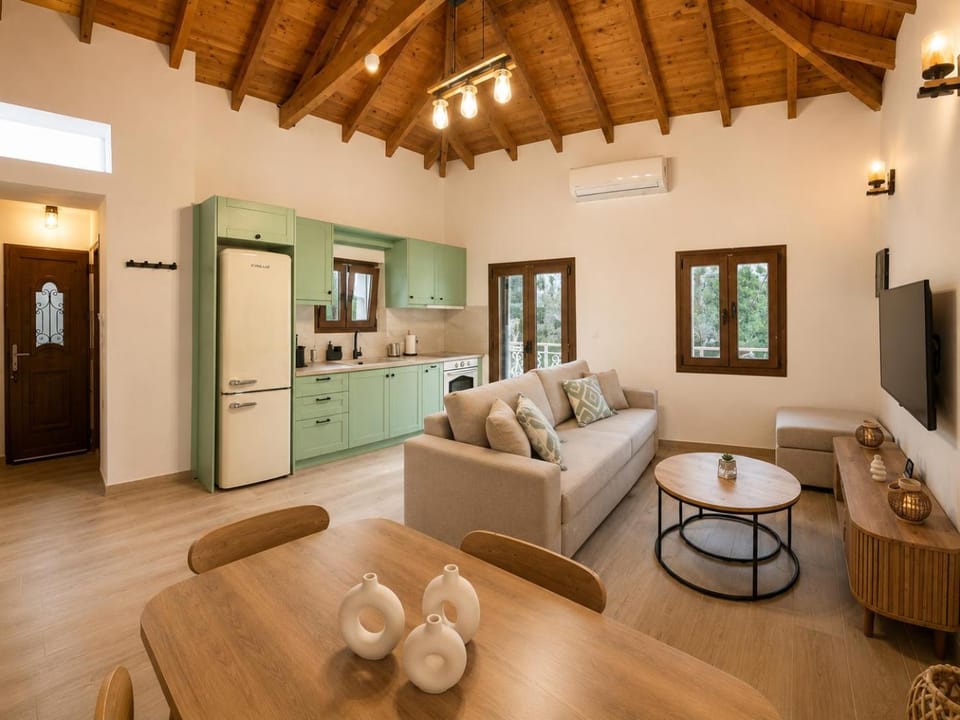 TV and multimedia, Kitchen or kitchenette, Living room, Seating area, Dining area