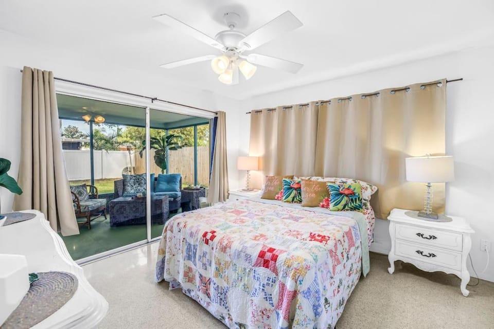 Beach Cove - 3BR Largo Getaway Near Indian Rocks Beach House in Largo