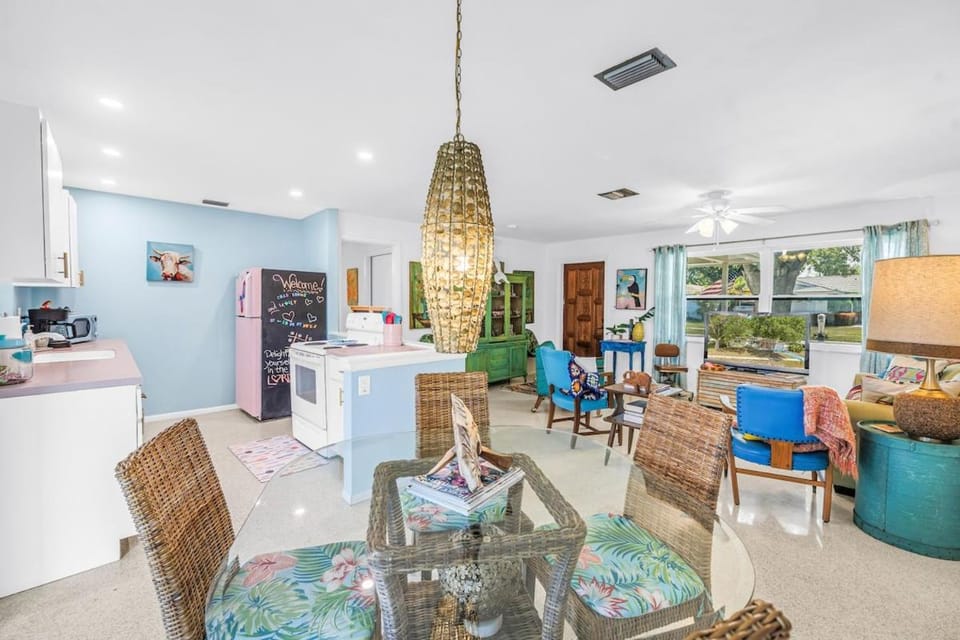 Beach Cove - 3BR Largo Getaway Near Indian Rocks Beach House in Largo