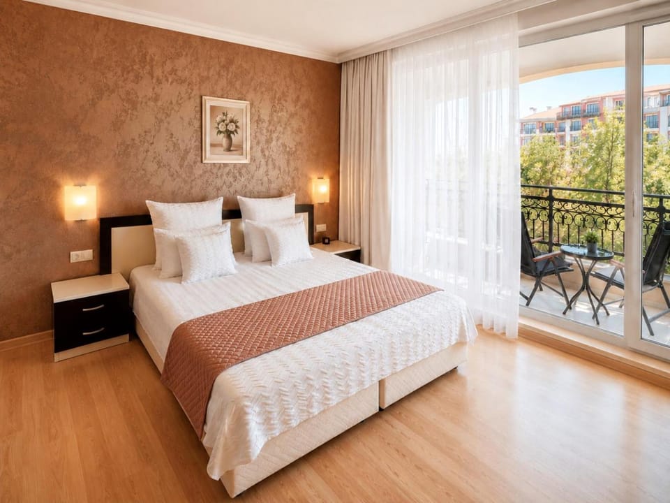 Bed, View (from property/room), Balcony/Terrace, Photo of the whole room, Seating area, Bedroom