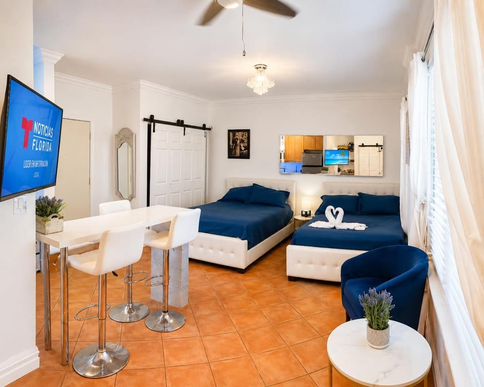 studio in south beach walk to the beach Apartment in Flamingo Lummus