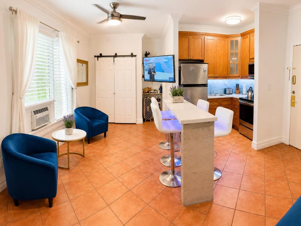 studio in south beach walk to the beach Apartment in Flamingo Lummus