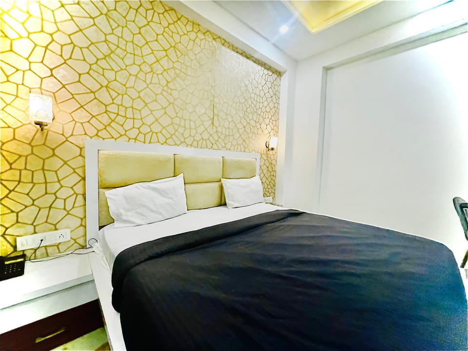 Hotel Backpacker Rooms -5 min to TAJ MAHAL #Parking #Ac #Wifi #Pick and Drop Bed and Breakfast in Agra