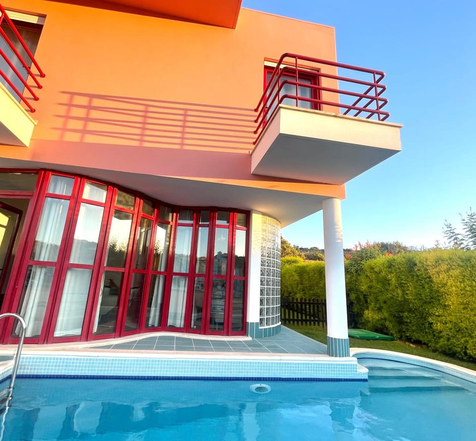 Property building, Balcony/Terrace, Pool view