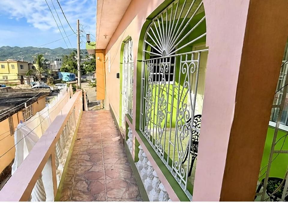 Balcony/Terrace, Mountain view