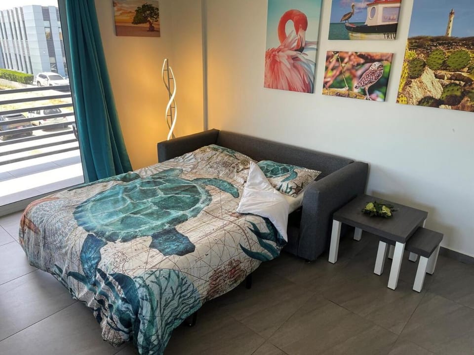 Bed, Living room