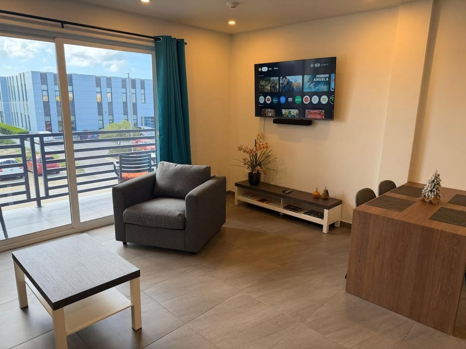 TV and multimedia, Living room, Seating area, Evening entertainment
