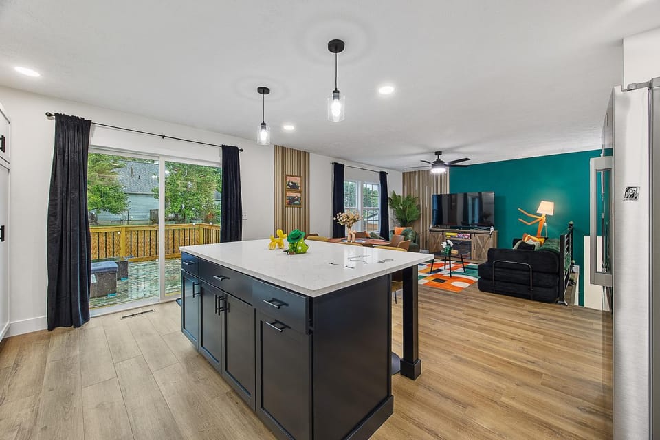 Living room, Dining area, kitchen