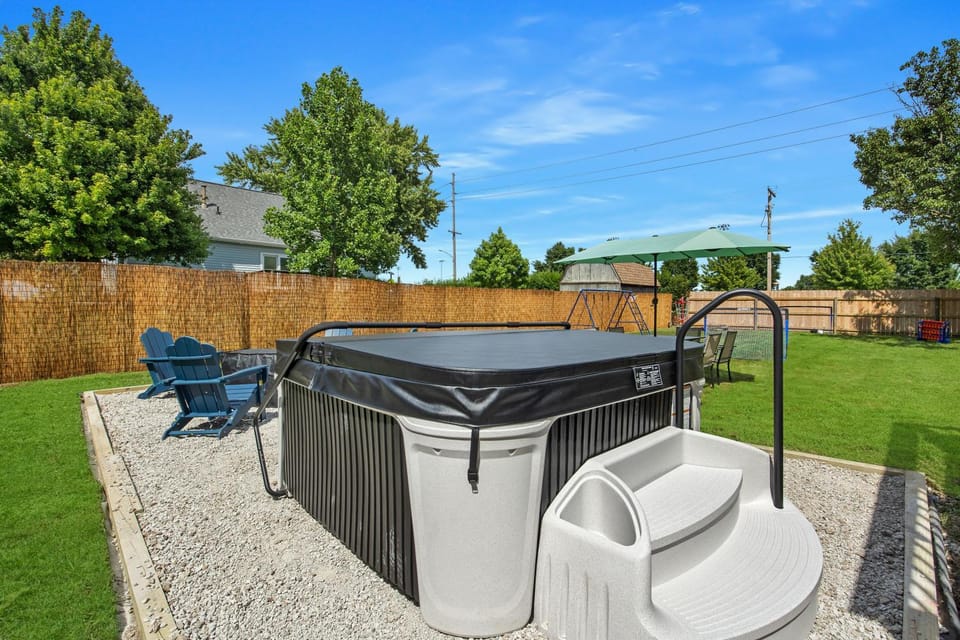 Garden, Hot Tub