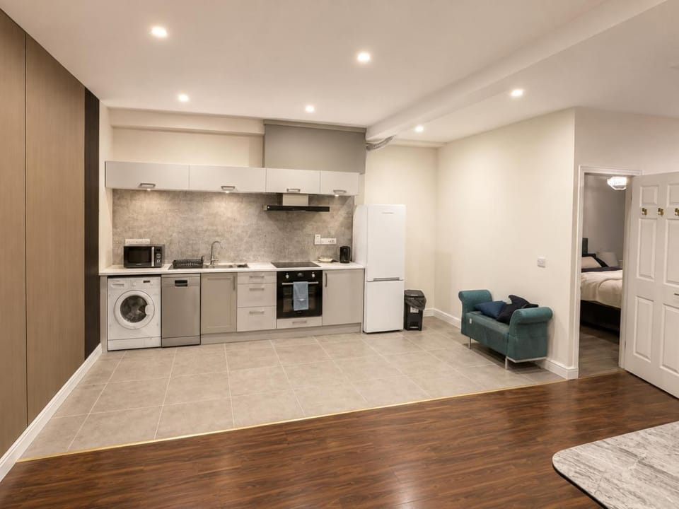 Kitchen or kitchenette, Seating area, dishwasher, oven, washing machine, dryer