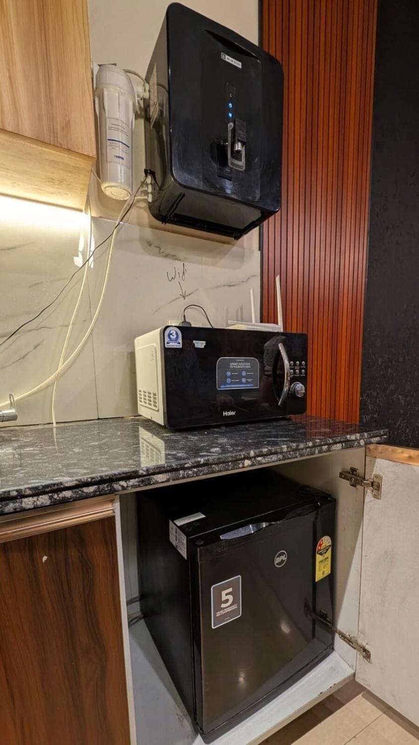 Kitchen or kitchenette, oven