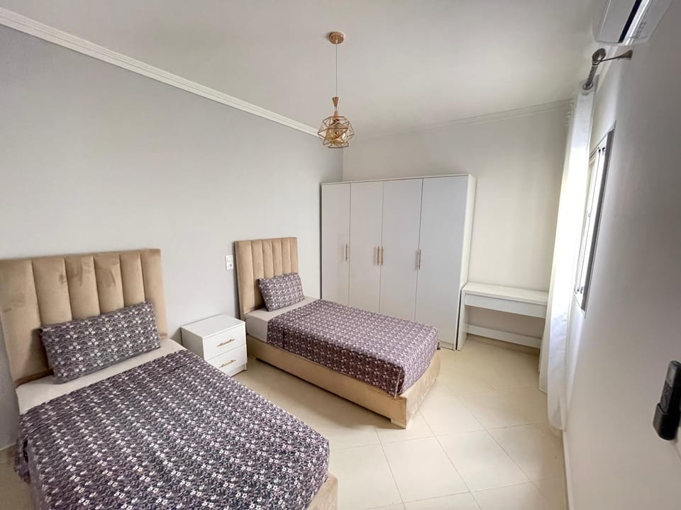 Quiet modern apartment with AC near to Malabata beach And train station Apartment in Tangier