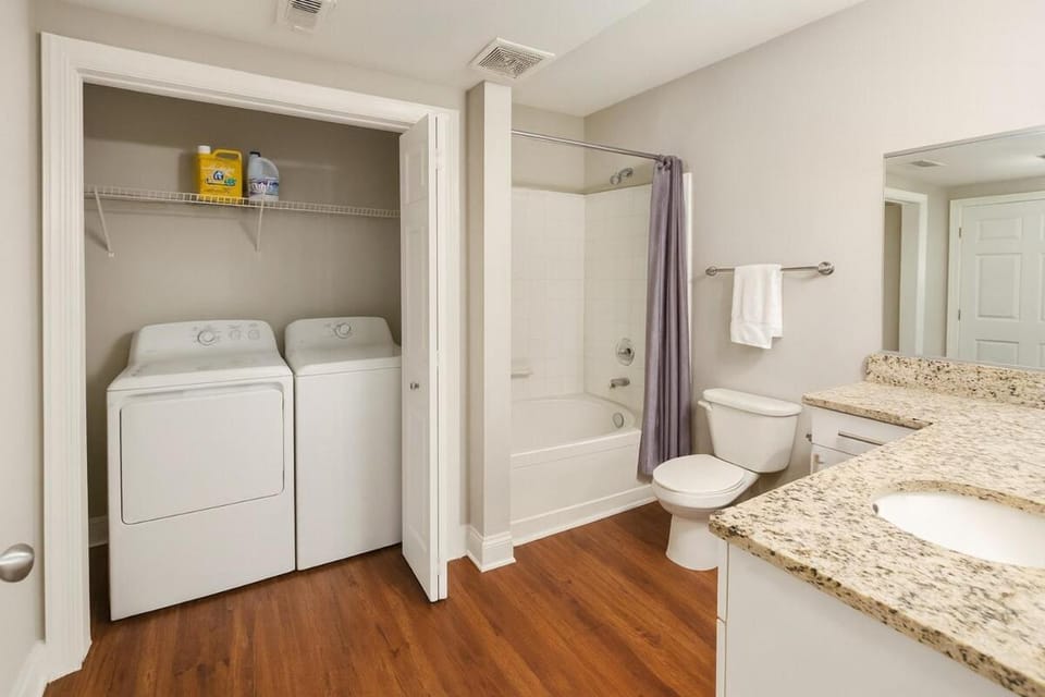 Chic Midtown Retreat - Steps to Shops, Eats, Fun Apartment in Atlanta