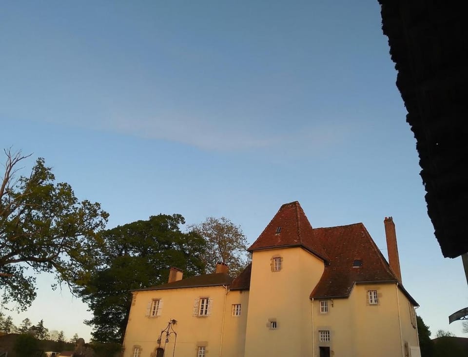 The Tower - A Historic & Unusual Medieval Suite Apartment in Nouvelle-Aquitaine