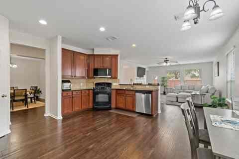 Furnished Pearland Executive Home Near Houston Medical Center - Traveling Professionals Welcome House in Pearland