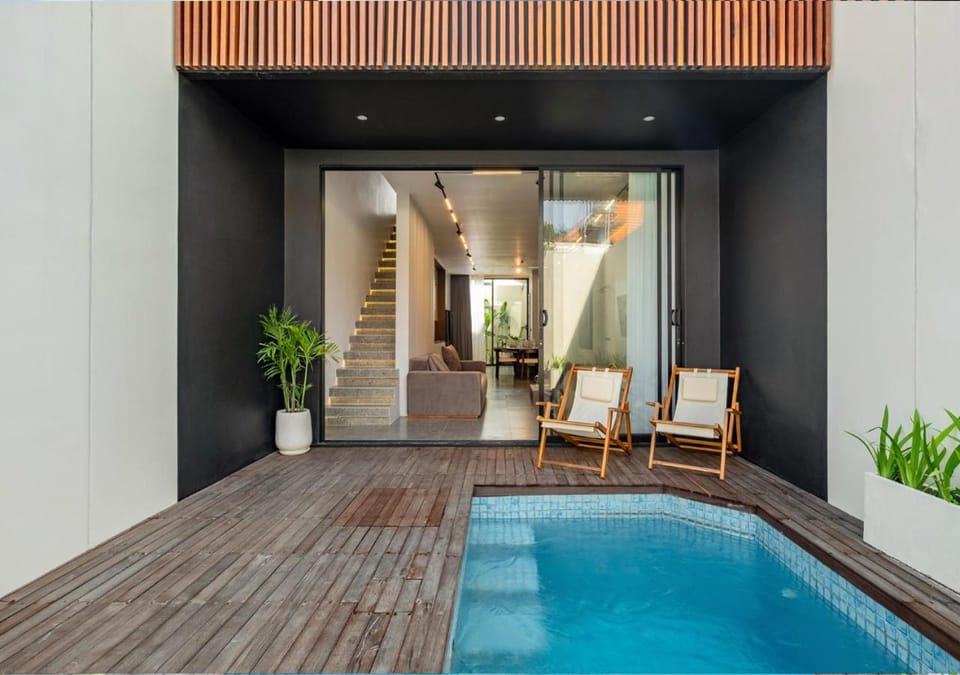 Pool view, Swimming pool, sunbed