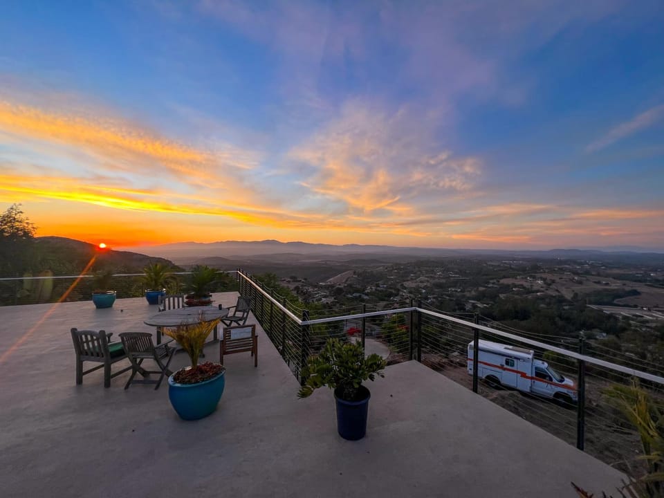 Balcony/Terrace, Evening entertainment, Mountain view, Sunset