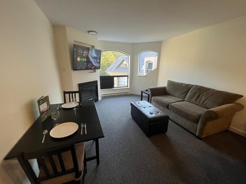 Top floor Marquise Blackcomb ski in ski out condo Apartment in Whistler