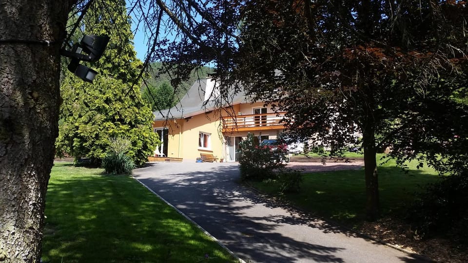 Shower, Toilet, Patio, Staff, Staff, People, People, BBQ facilities, Garden, Bathroom, TV and multimedia, Coffee/tea facilities, Balcony/Terrace, Kitchen or kitchenette, Living room, Seating area, Dining area, Bedroom, Area and facilities, Family, Family