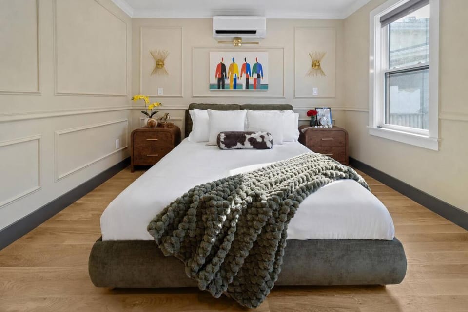 Bed, Photo of the whole room, Bedroom, air conditioner