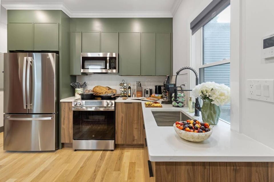 Coffee/tea facilities, Kitchen or kitchenette, dishwasher, oven, stove, toaster