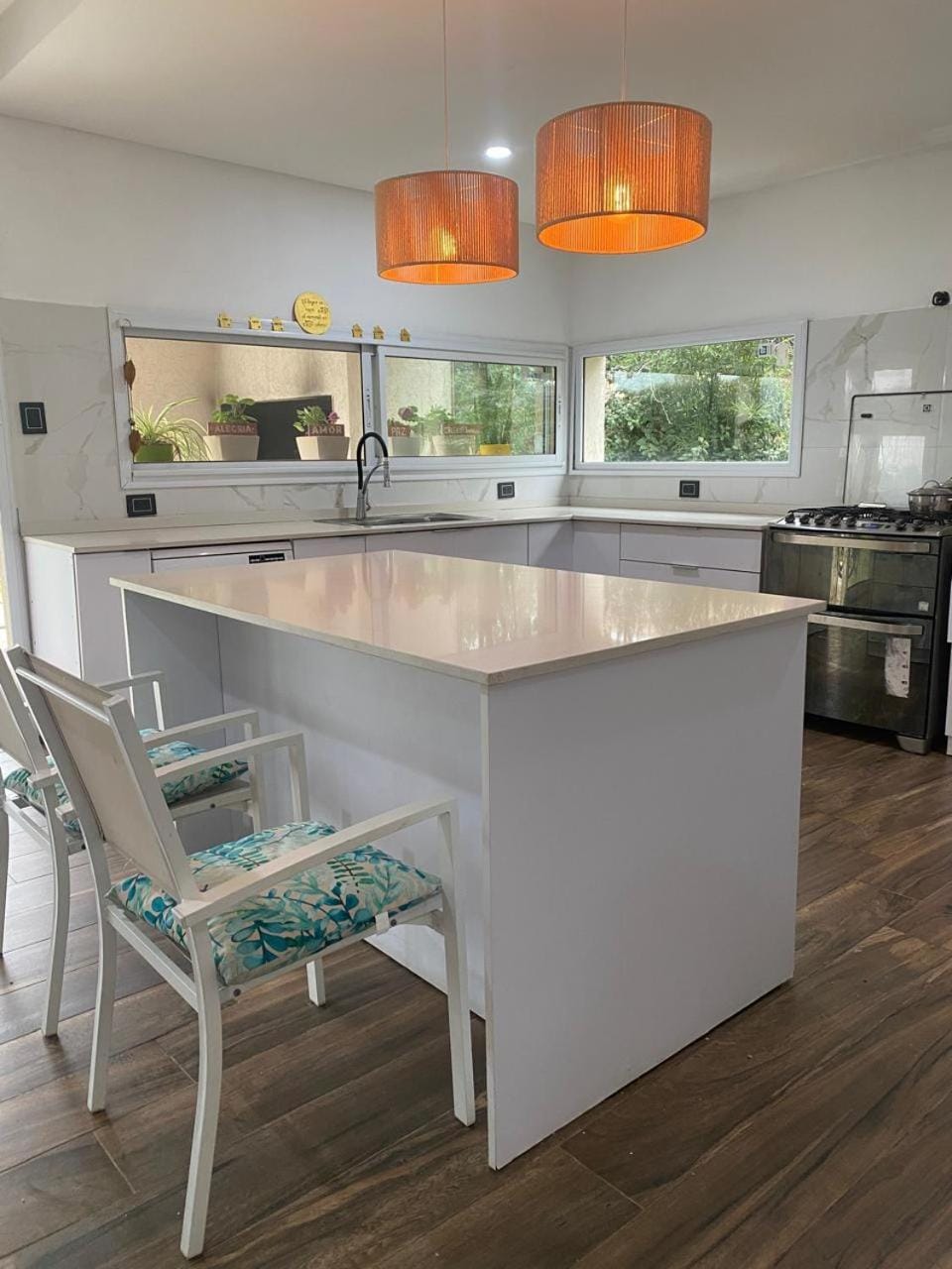 Kitchen or kitchenette, oven