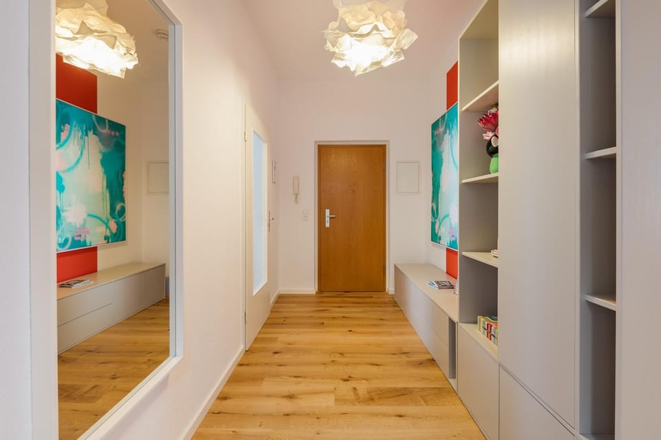 Photo of the whole room, storage