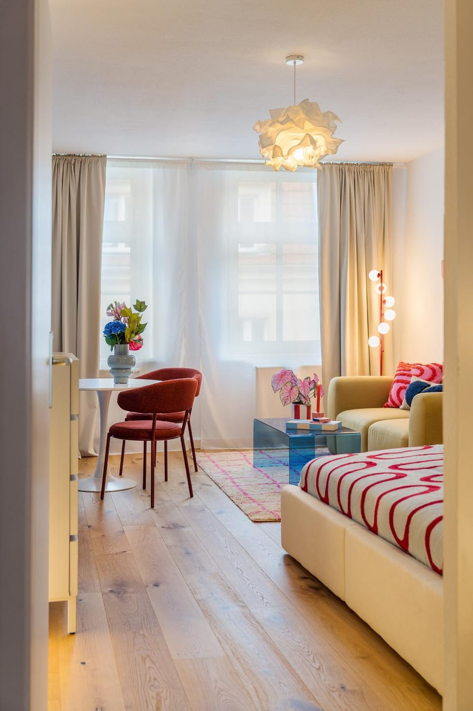 Bed, Living room, Photo of the whole room, Seating area, Bedroom