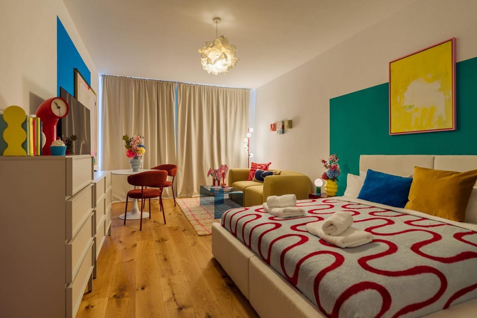 Bed, Living room, Photo of the whole room, Seating area, Bedroom