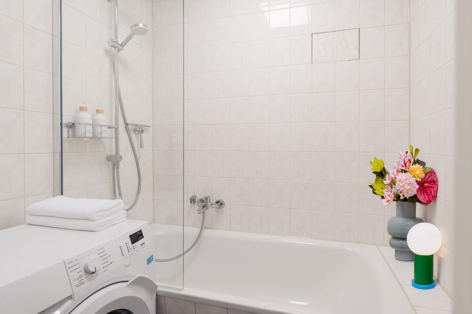 Shower, Bathroom, Bath, towels, washing machine