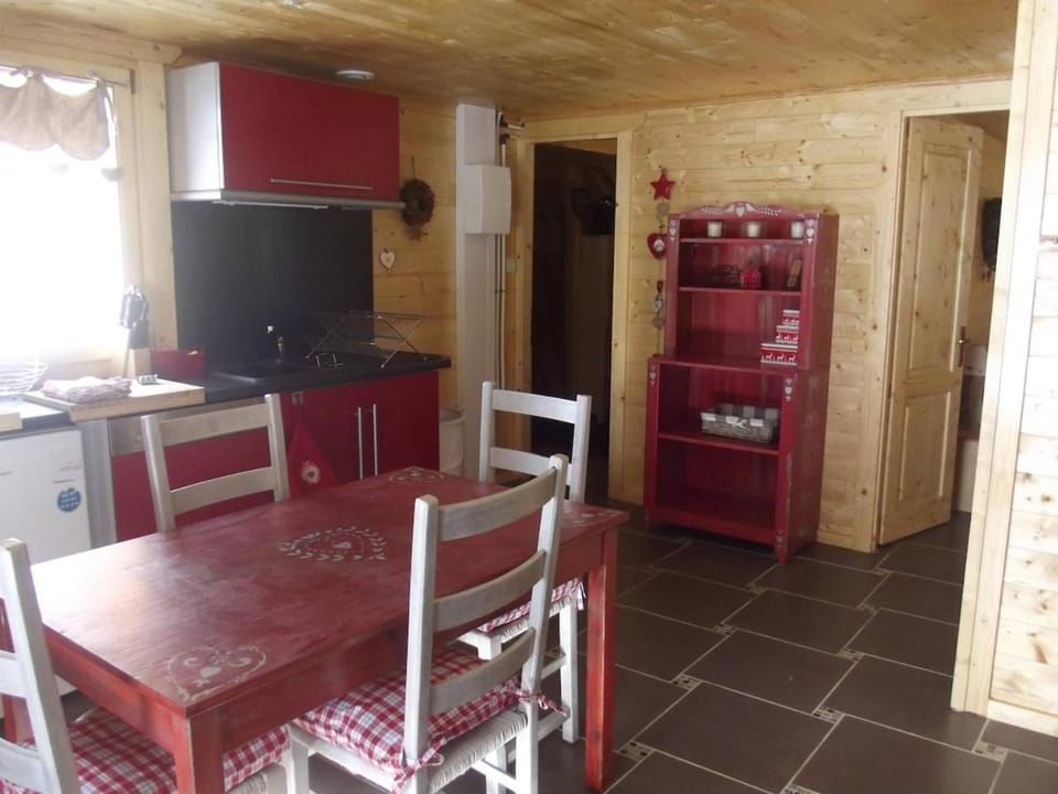 Chalet Les Charmettes, 3 étoiles Apartment in Besse-et-Saint-Anastaise