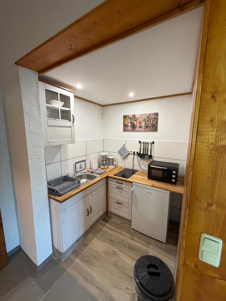 Coffee/tea facilities, Kitchen or kitchenette, oven, stove, toaster
