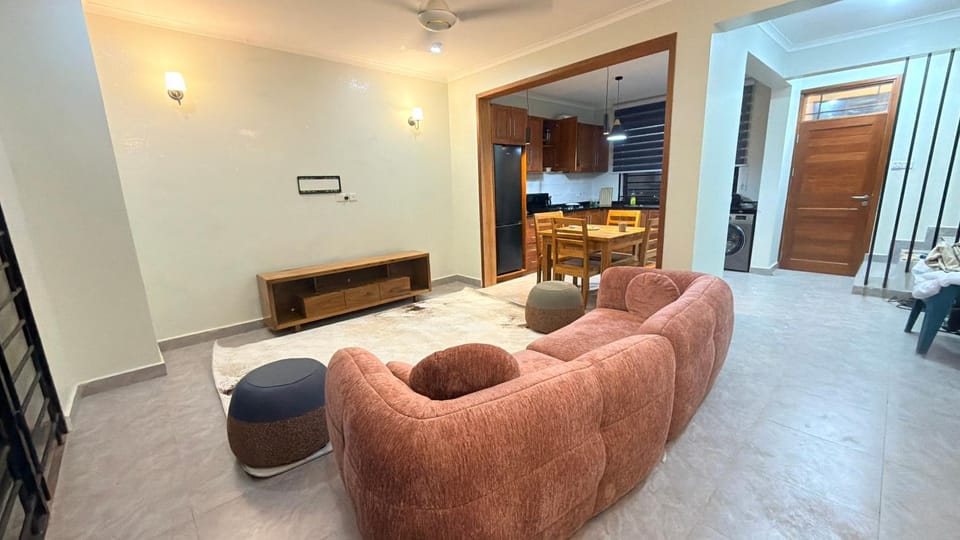 TV and multimedia, Seating area, Dining area