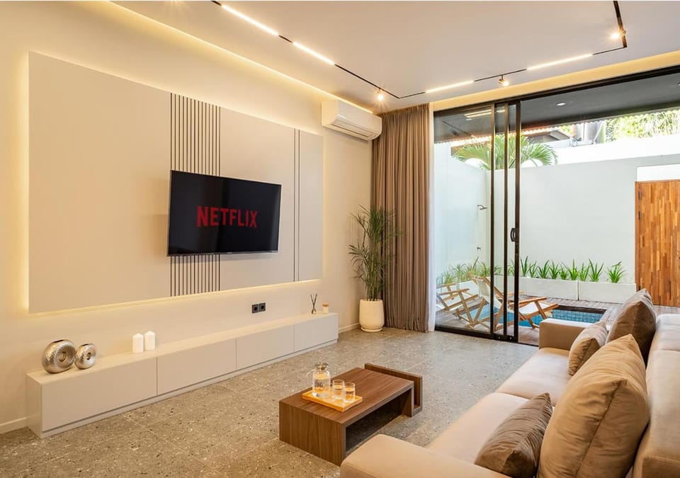 TV and multimedia, Living room, Pool view, air conditioner