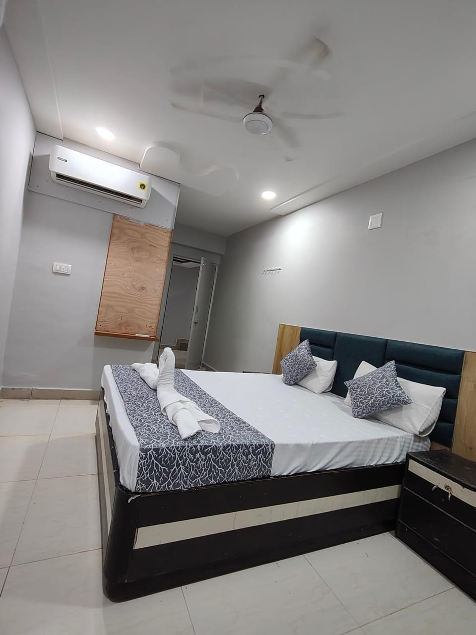 Bedroom, air conditioner