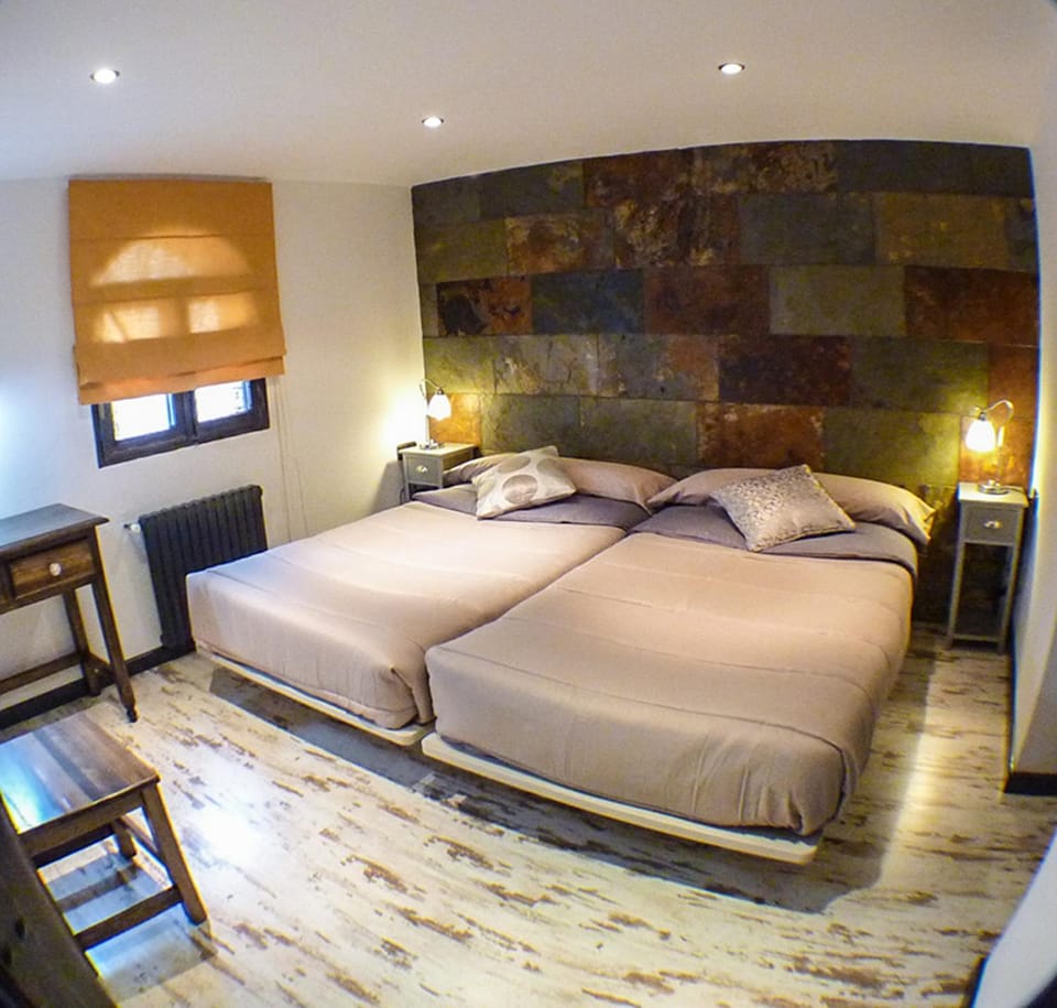 Bed, Photo of the whole room