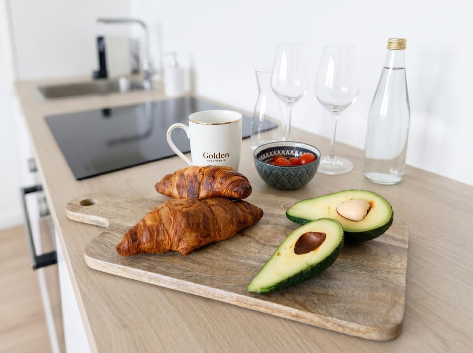 Kitchen or kitchenette, Food and drinks, Food, Breakfast, Continental breakfast