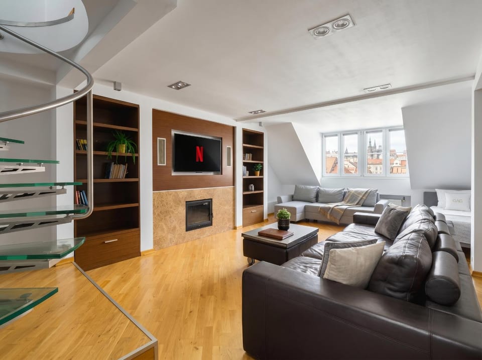 Communal lounge/ TV room, TV and multimedia, Kitchen or kitchenette, Living room, Seating area, Evening entertainment