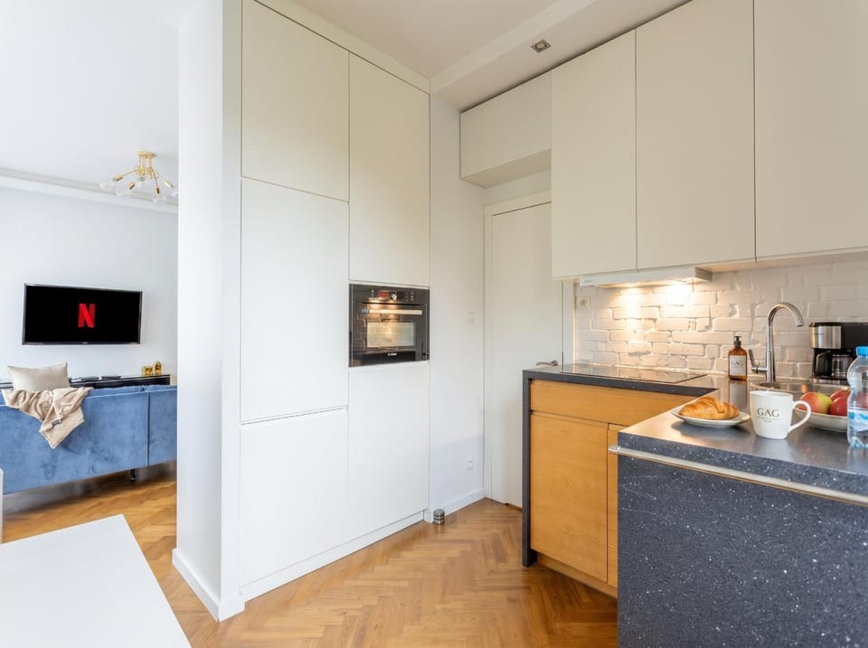 Bed, TV and multimedia, Coffee/tea facilities, Kitchen or kitchenette, Living room, Food and drinks, Photo of the whole room, Seating area, Dining area, Bedroom, Food, minibar, oven, pet friendly, stove, toaster
