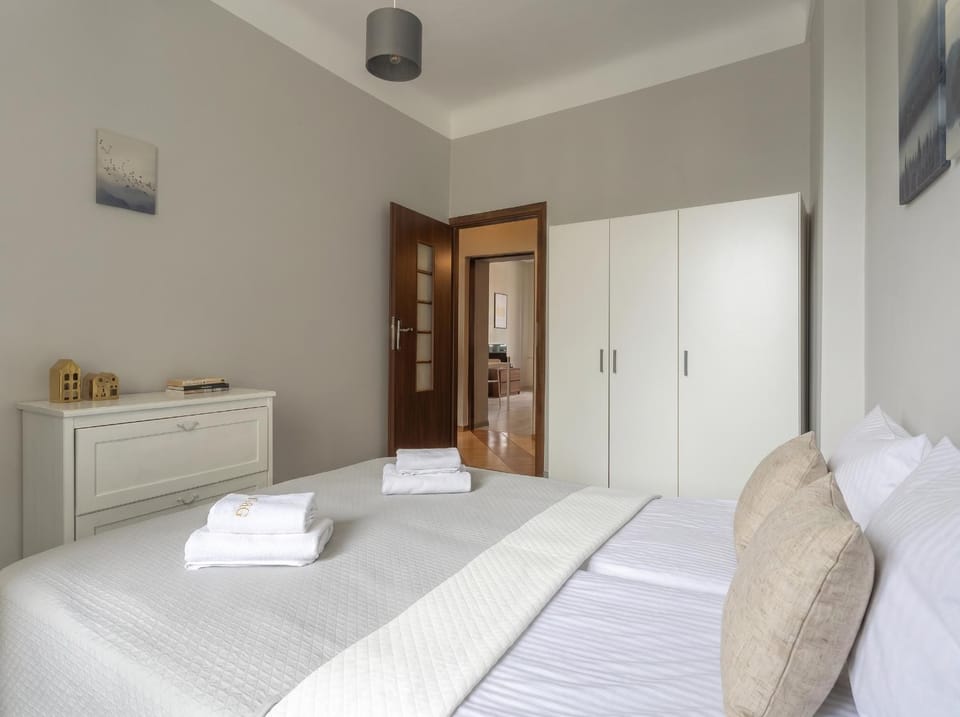 Bed, Photo of the whole room, Bedroom, towels, wardrobe