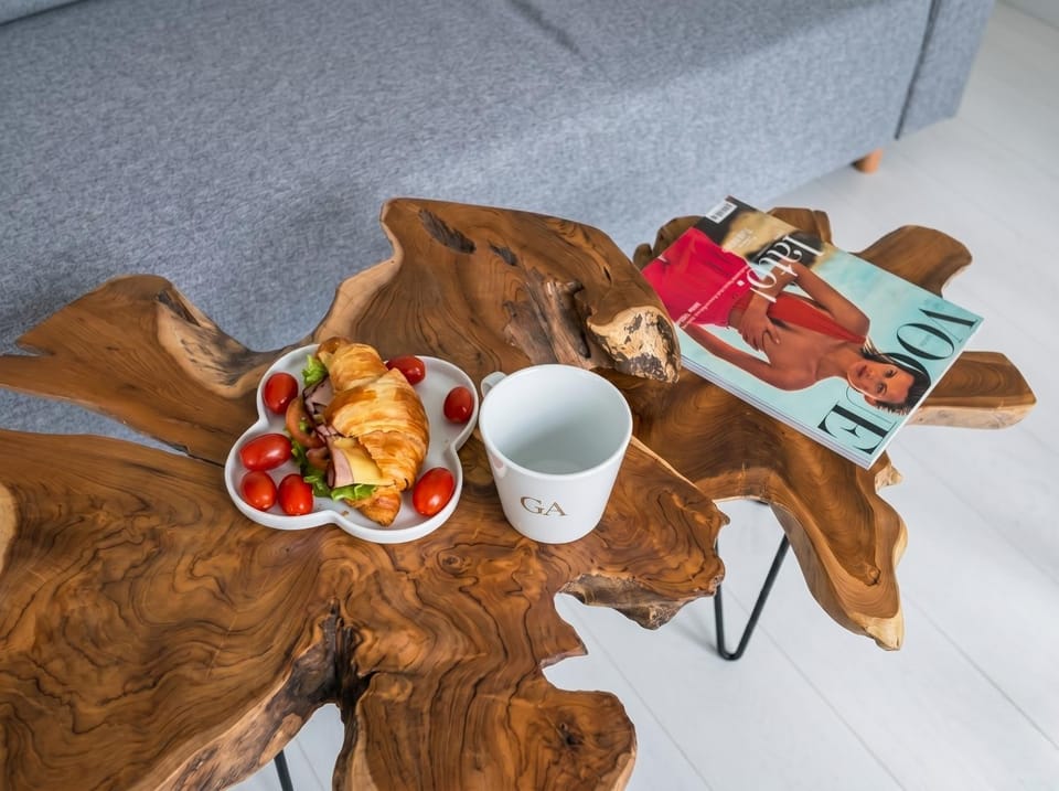 Coffee/tea facilities, Living room, Food and drinks, Seating area, Food, Breakfast, Continental breakfast, Lunch, Dinner, Drinks