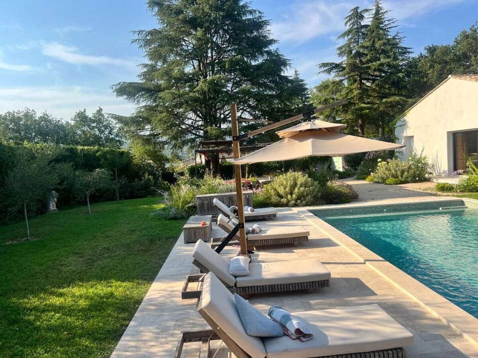 Provençal Villa with gym sauna, 5 min walk Valbonne Villa in Valbonne