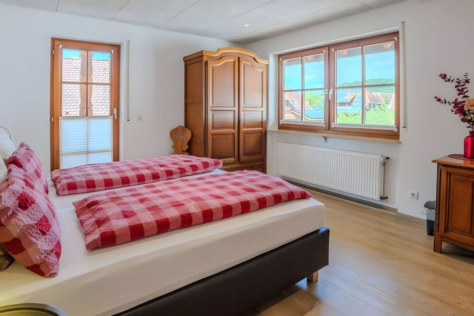 Living room, Bedroom