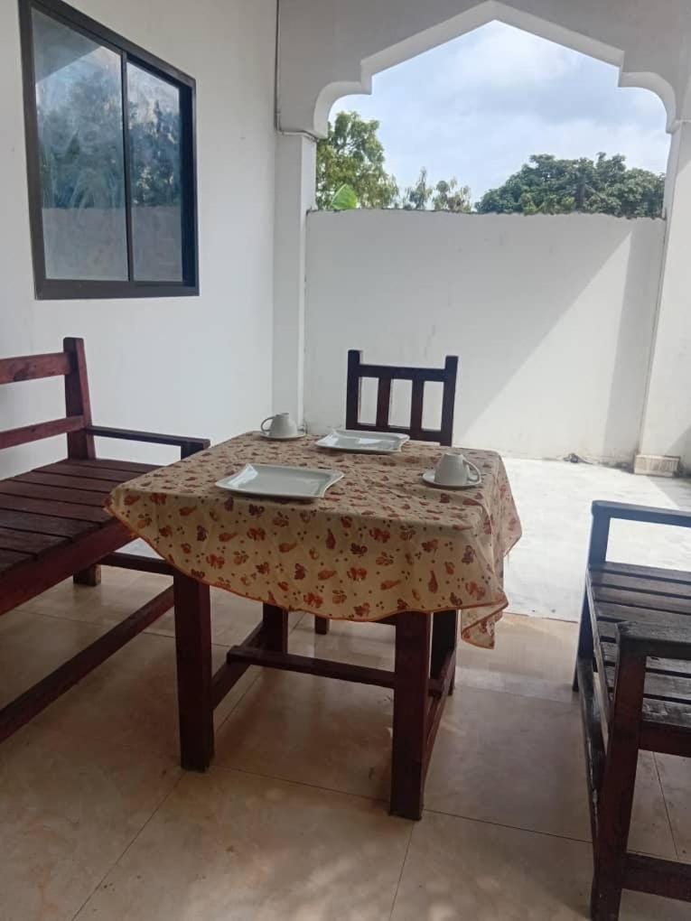 Restaurant/places to eat, Dining area