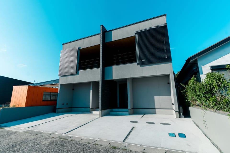 Property building, Day